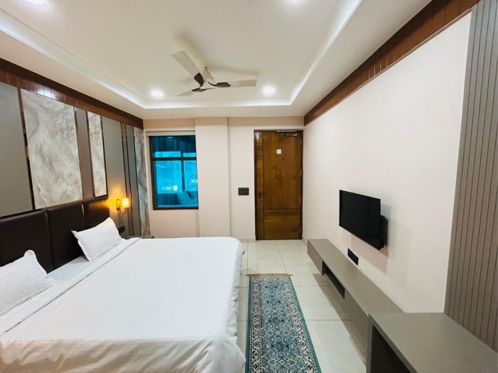 JMD Hotel Room Farrukhnagar