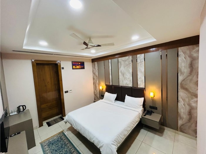 JMD Hotel Room Farrukhnagar