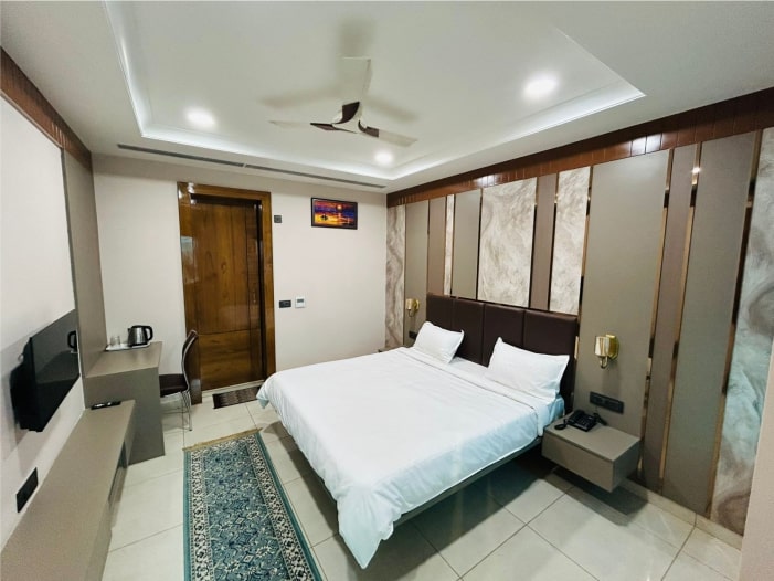 JMD Hotel Room Farrukhnagar
